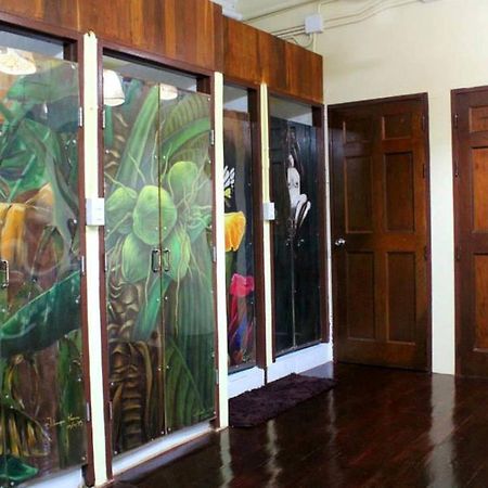 Baan Bovorn Hostel Bangkok Bagian luar foto