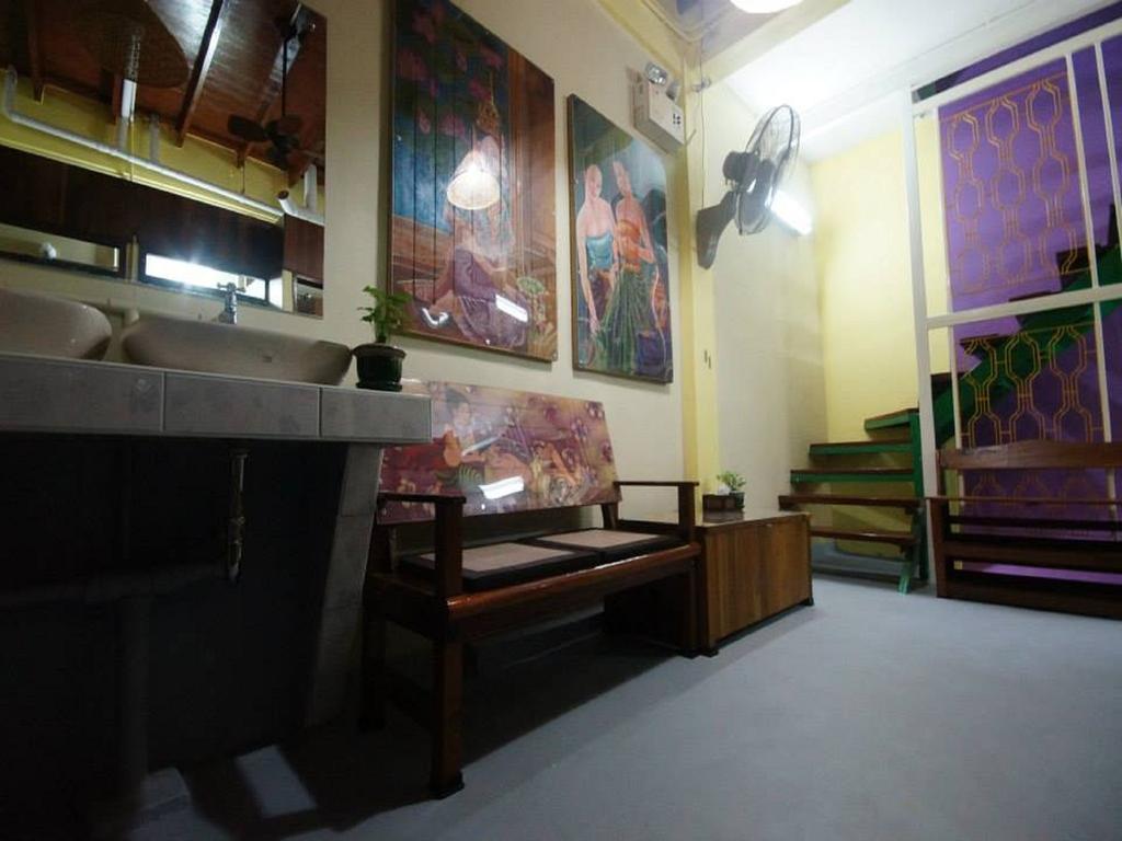 Baan Bovorn Hostel Bangkok Bagian luar foto