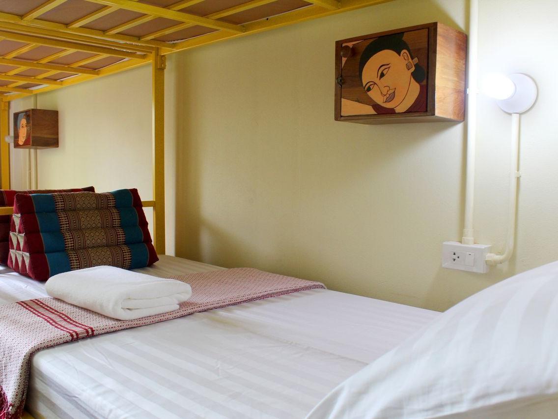 Baan Bovorn Hostel Bangkok Bagian luar foto