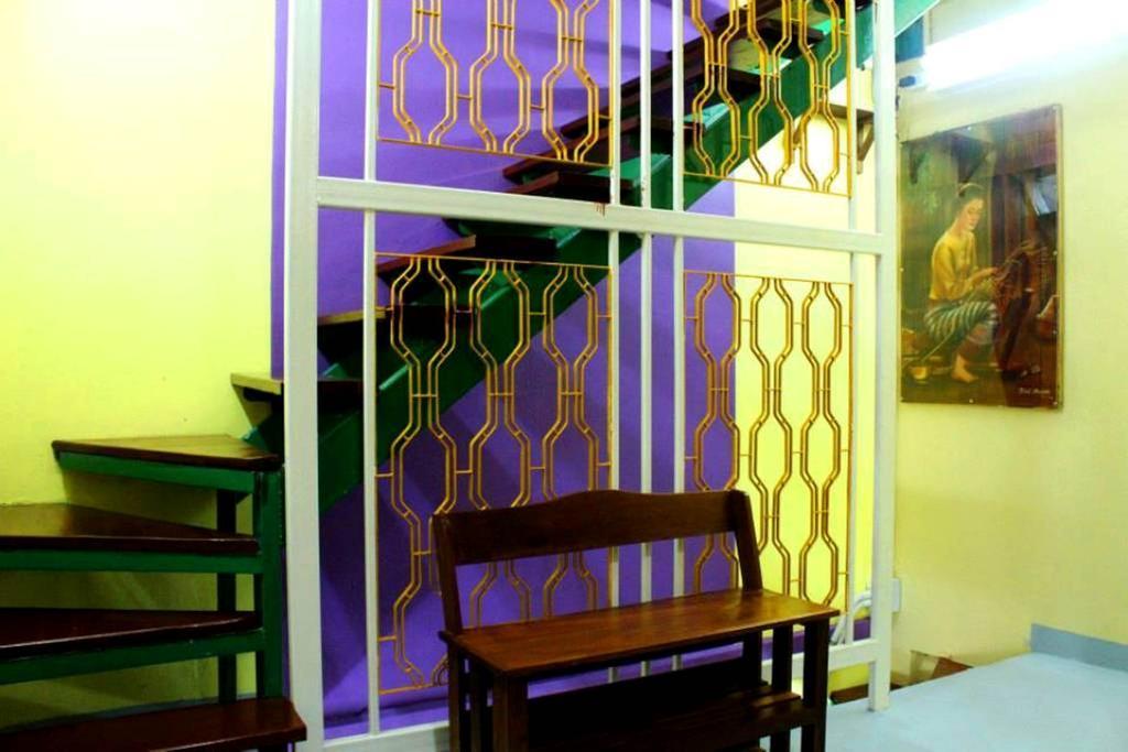 Baan Bovorn Hostel Bangkok Bagian luar foto