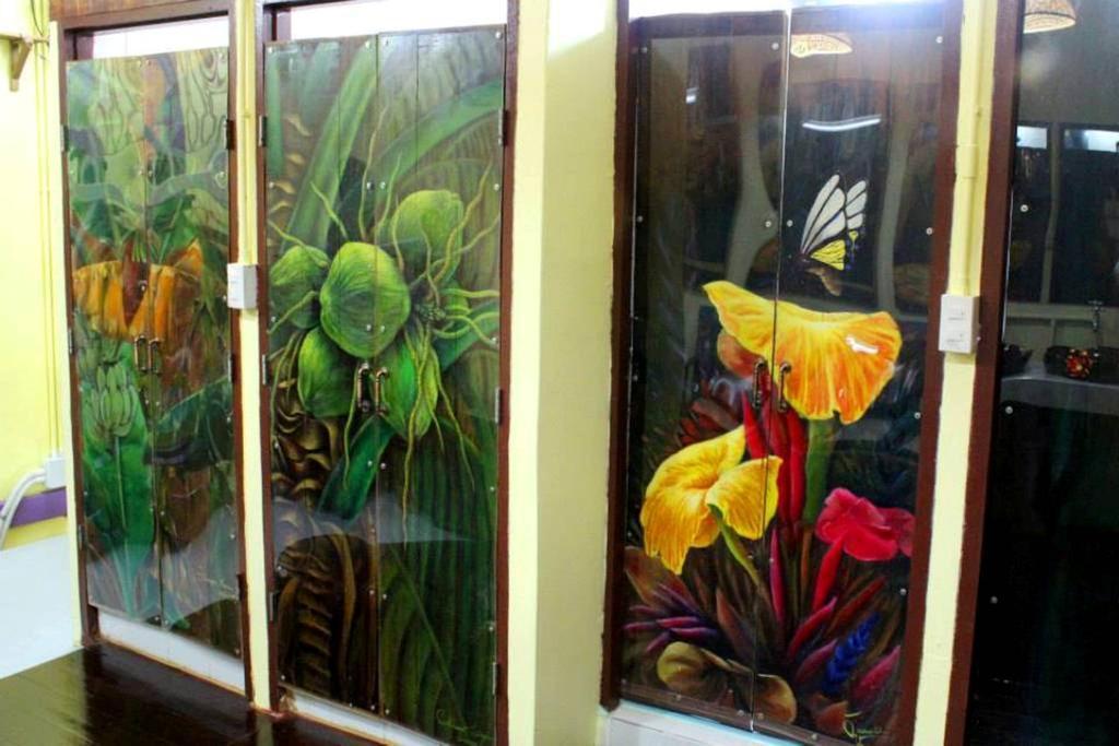 Baan Bovorn Hostel Bangkok Bagian luar foto