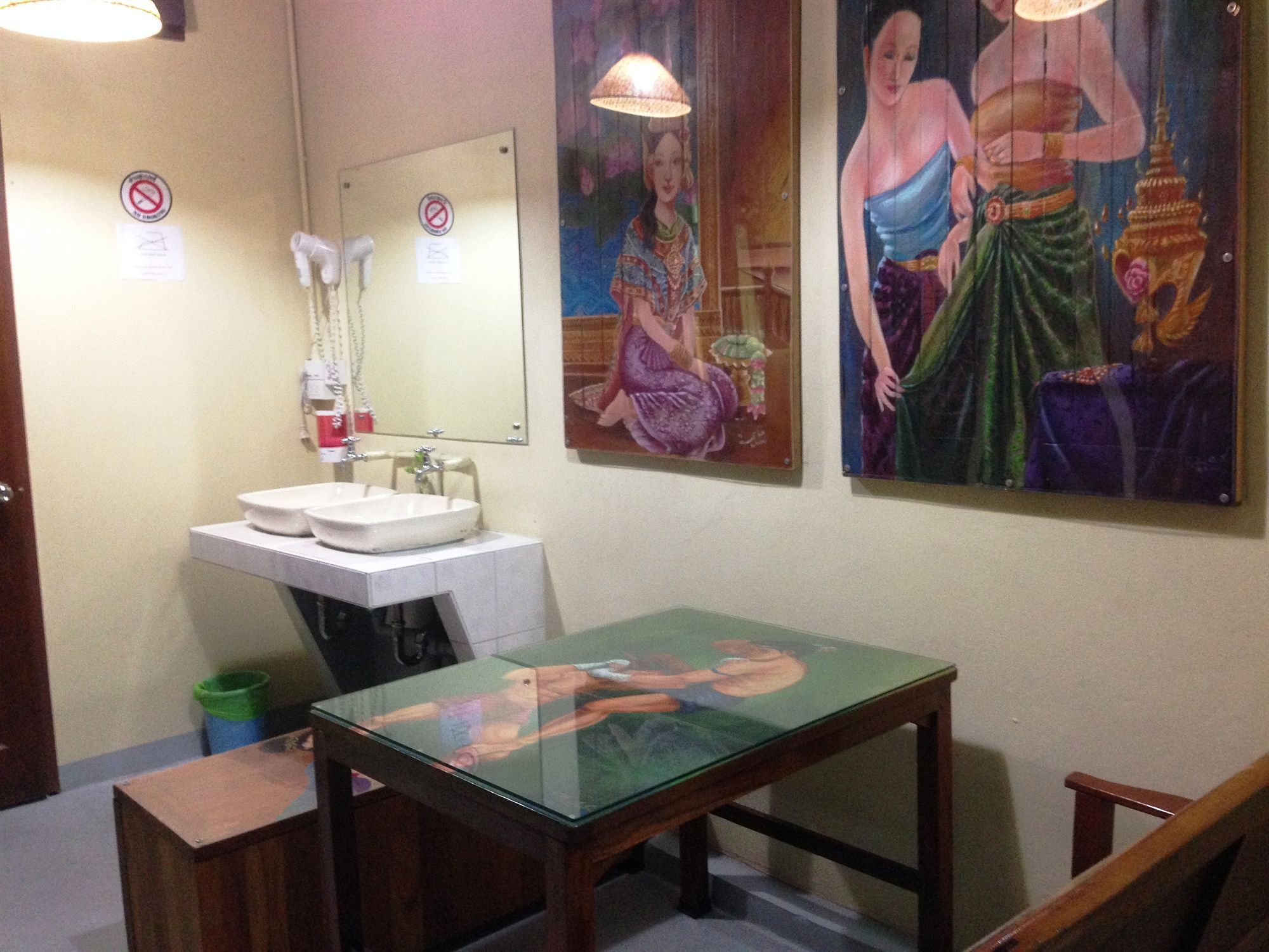 Baan Bovorn Hostel Bangkok Bagian luar foto